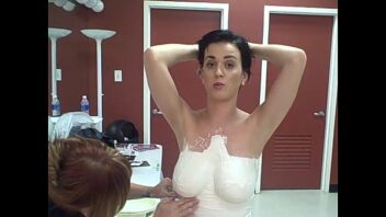 Katy Perry Nippelblitzer