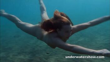 Nackte Frauen Unter Wasser