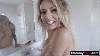 Naked Blond Mom