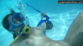 Teen Nude Underwater