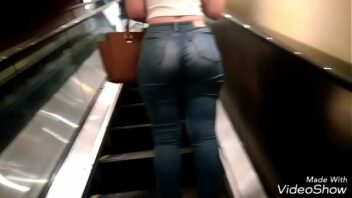 Candid Underbutt