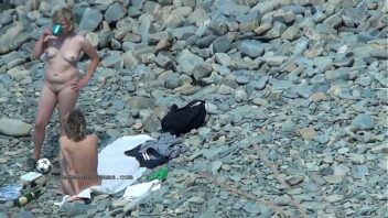 Girls Nackt Am Strand