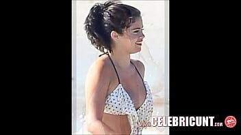 Selena Gomez Nude Pics